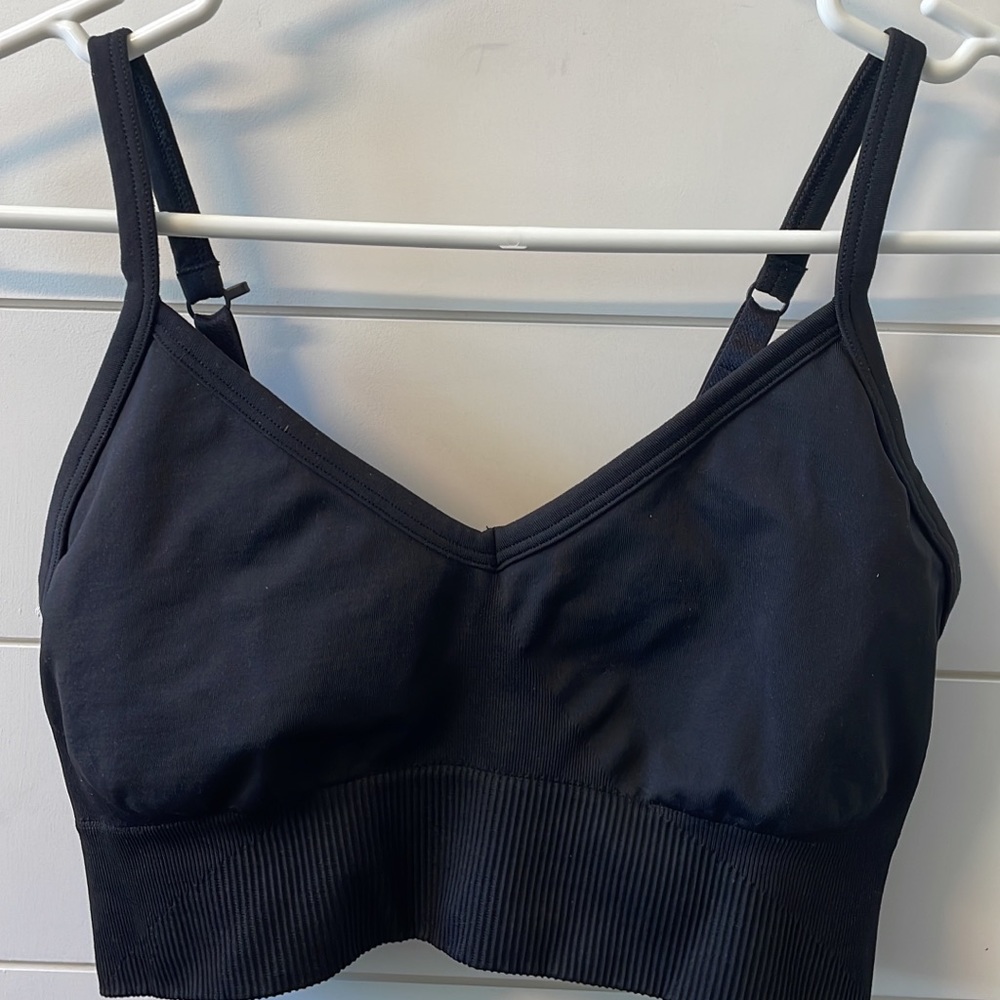 Lululemon sports bra never worn